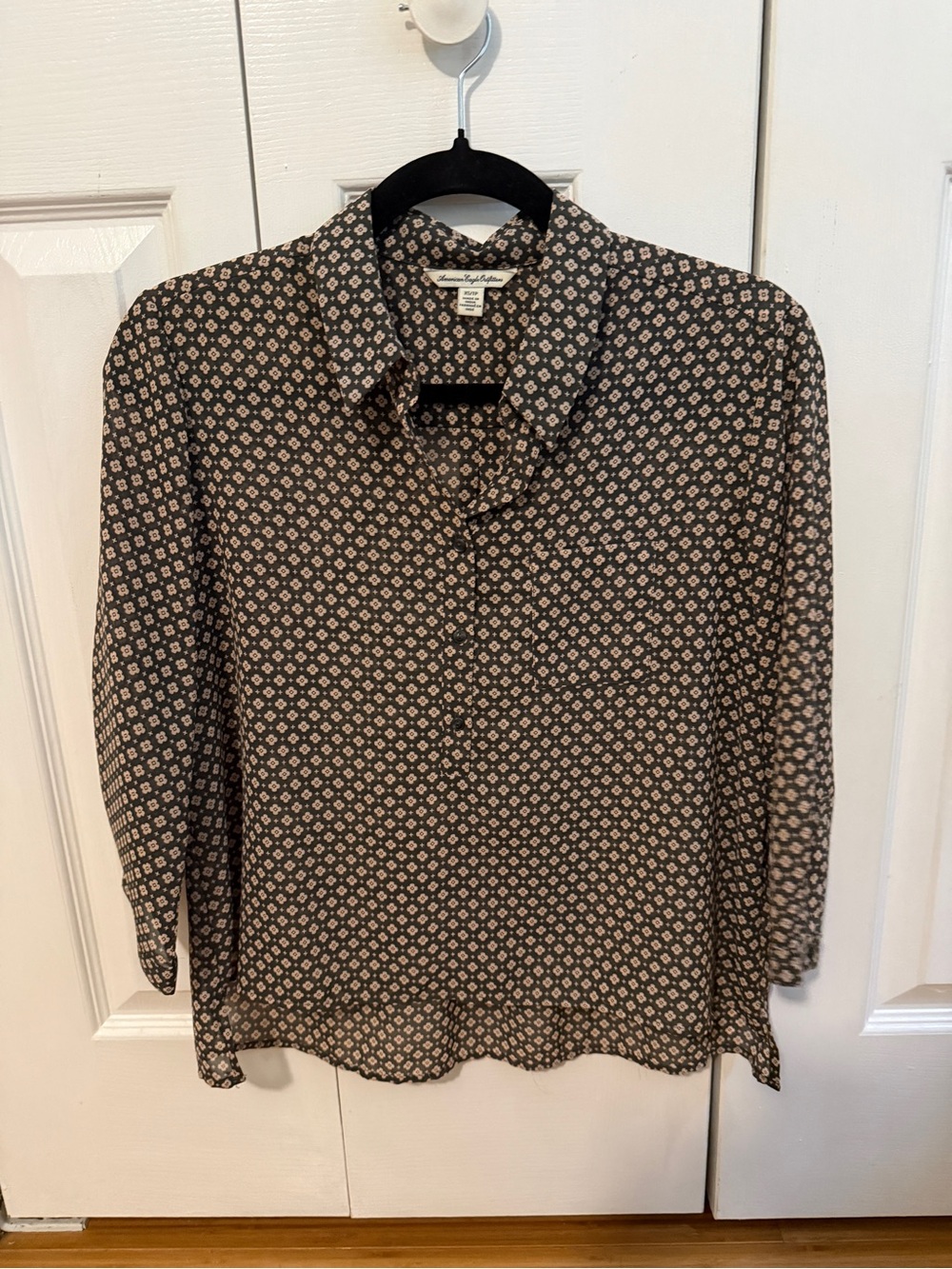 American Eagle Outfitters Black Blouse with Cream Geometric Print